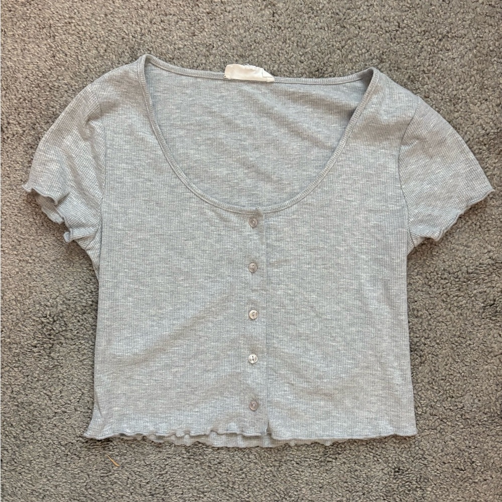 Women’s Light Gray Ribbed Cropped Button-Front Scoop Neck Top